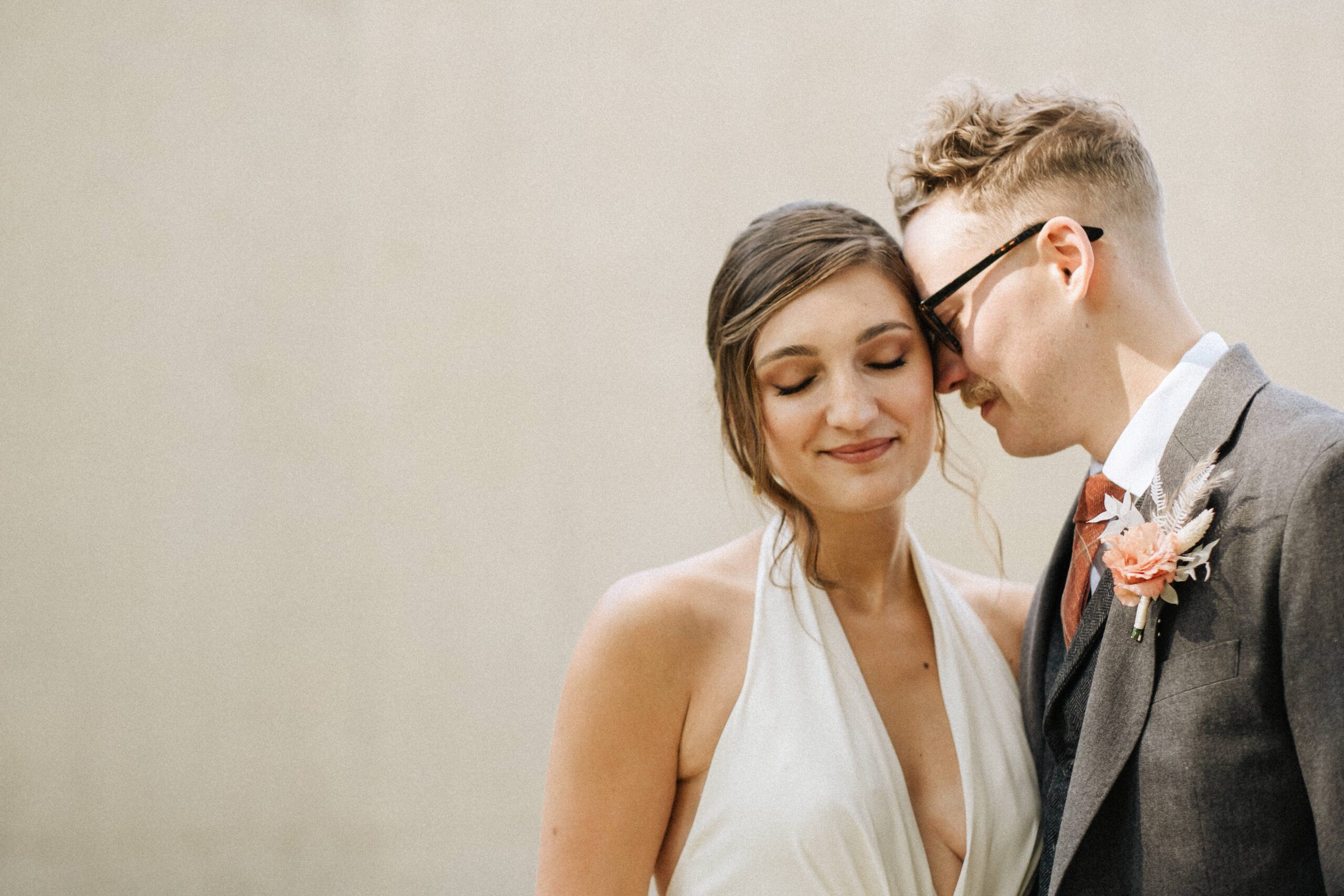 bride and groom in Des Moines Iowa